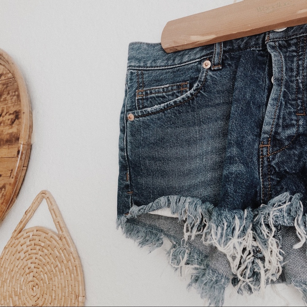 ๐ MOVING SALE! ๐ We The Free denim shorts - Picture 2 of 3